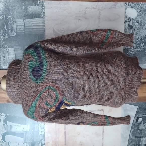 Laura Johnson sweater - Picture 5 of 16